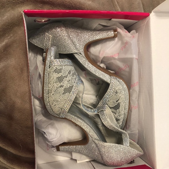 High Heels - Picture 3 of 3